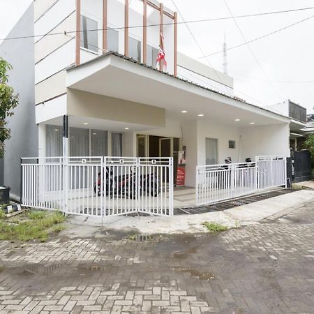 Reddoorz Syariah @ Griya Shanta Malang Bagian luar foto